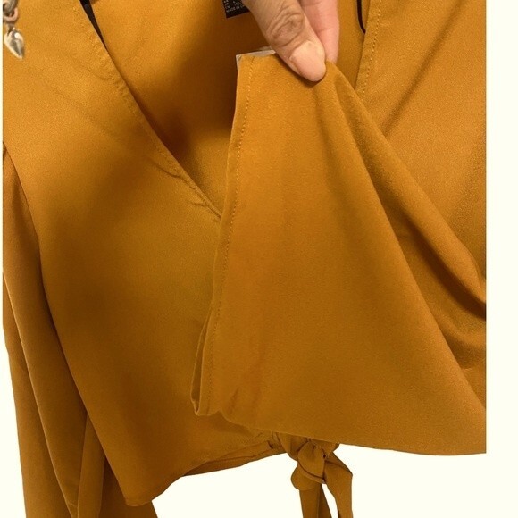 Forever 21 Contemporary Floral V-Neck Tie-Front Blouse - Picture 4 of 5